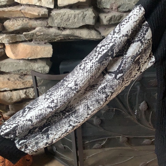 Snake Print Top - Picture 3 of 3
